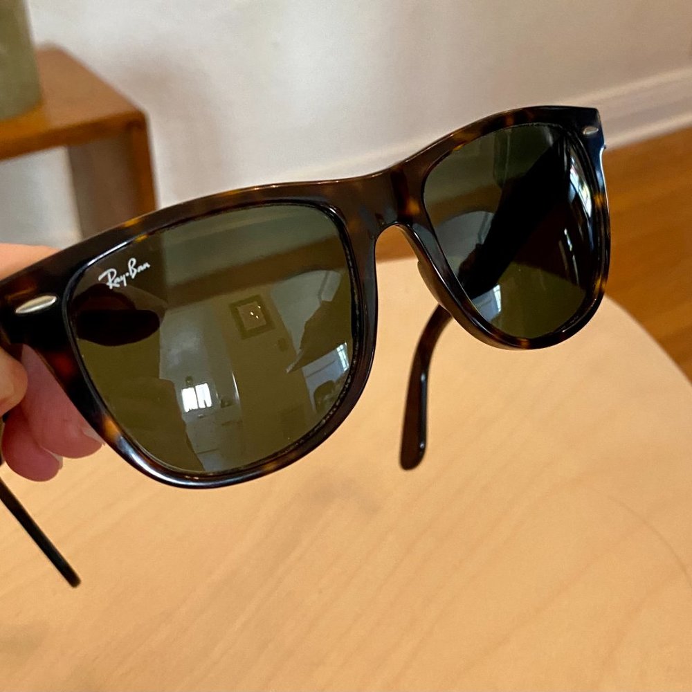 Rayban Tortoise Wayfarer Sunglasses RB2140